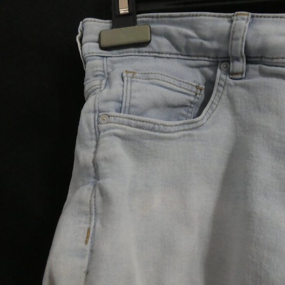 Unbranded | 14.5 inch waist measured | Faded Blue Denim Jean Shorts - Picture 3 of 16